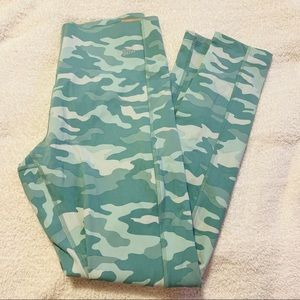 NWT pink | camo compression leggings
